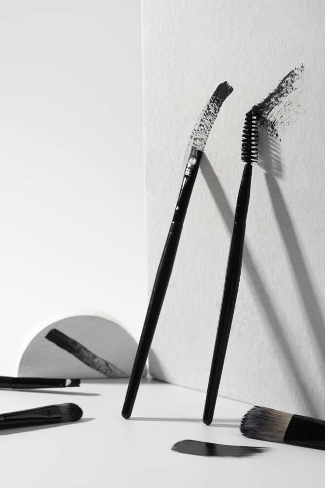 Expert du regard : comment embellir vos yeux avec des soins sur mesure